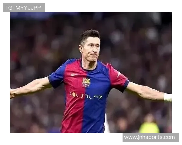 莱万伤情未明能否出战国家德比引发关注 莱万伤情未明能否出战国家德比引发关注