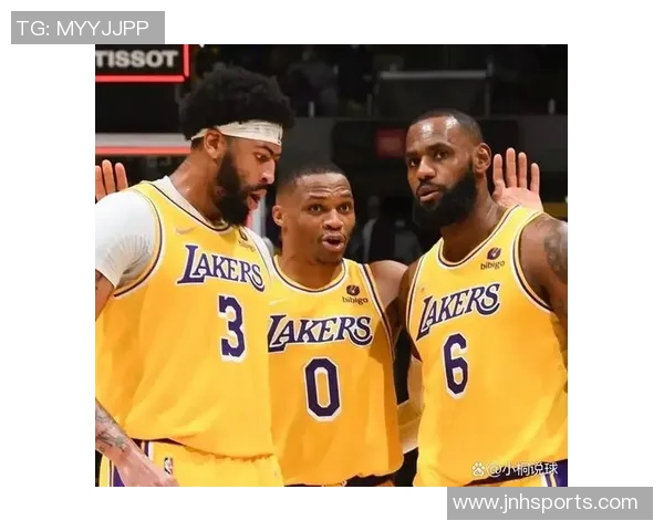 埃奇库姆表现平平24分钟内8投仅4中收获12分4篮板