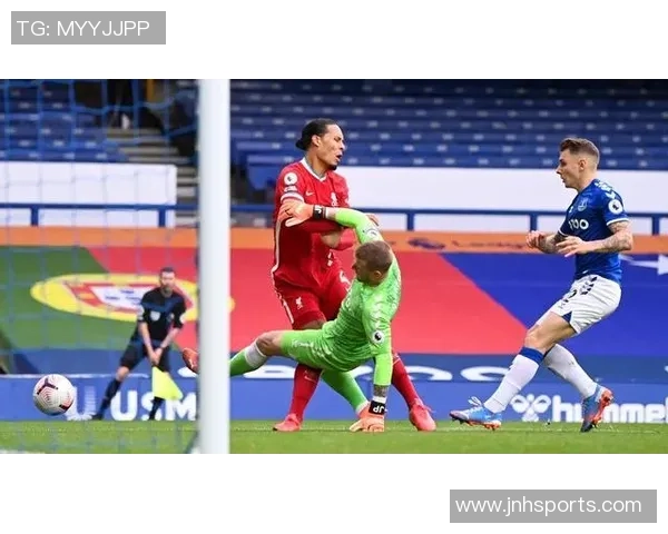 因斯建议利物浦冬窗引进拜仁于帕以增强后防稳定性