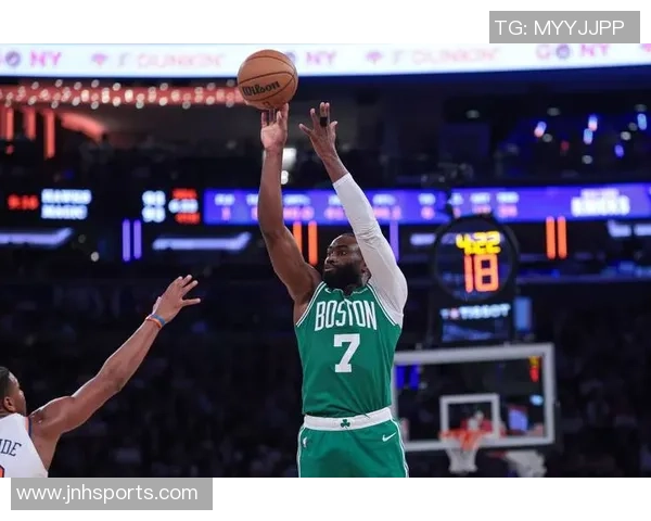 杰伦布朗状态火热单核带队四场比赛三次30表现惊艳